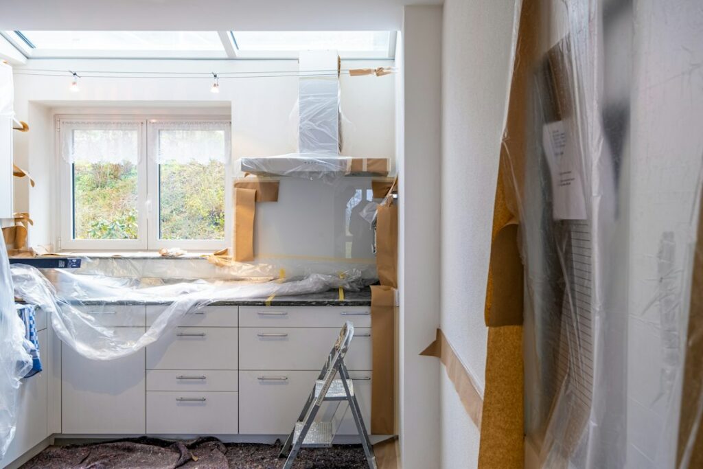 Cuisine protégée pendant des travaux de rénovation